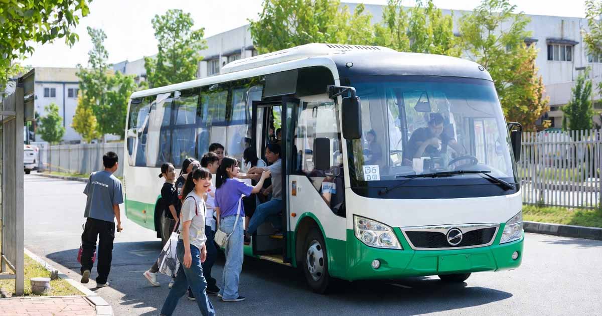 Miễn phí xe đưa đón (ảnh minh họa AI)